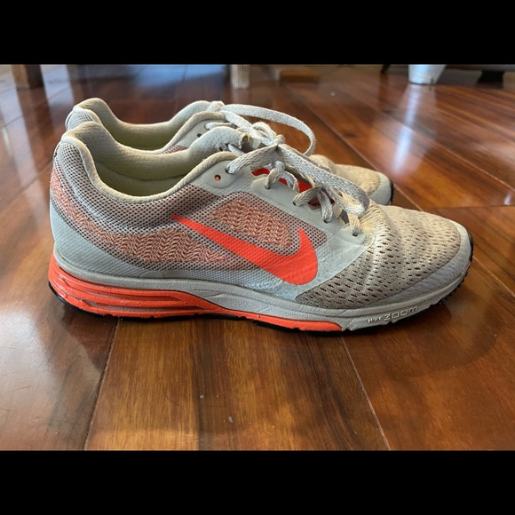 Nike Sneakers 👟 - Picture 3 of 6